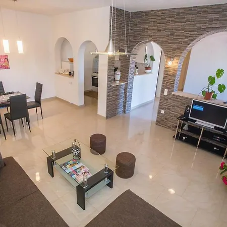 Luan Apartment *